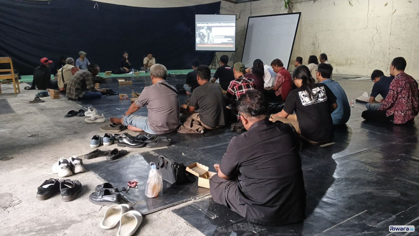 Suasana diskusi budaya di Rumah Banjarsari Solo